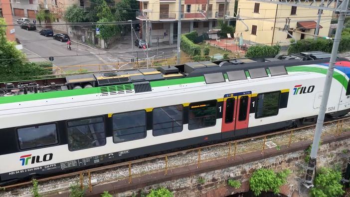 Il passaggio del Tilo, in uscita dalla stazione di Varese Il passaggio del Tilo, in uscita dalla stazione di Varese