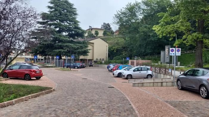 Il mercato settimanale di Azzate si trasferisce nell'area riqualificata della Pesa