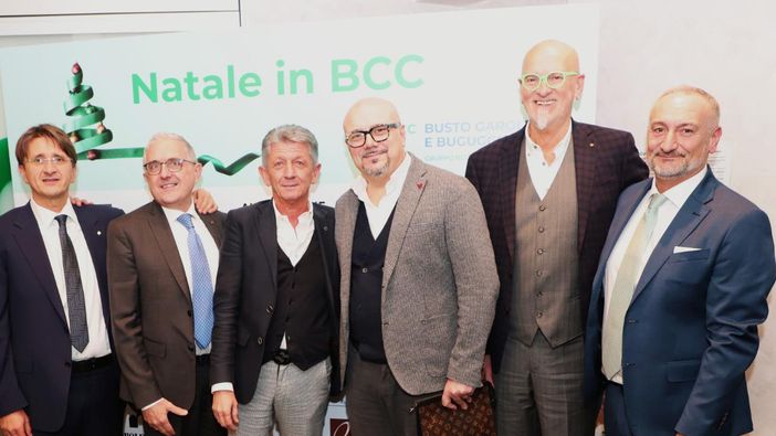 Nella foto da sinistra Diego Trogher, vice presidente Bcc di Busto Garolfo e Buguggiate, Annibale Bernasconi, vice direttore generale Bcc di Busto Garolfo e Buguggiate, Roberto Scazzosi, presidente Bcc di Busto Garolfo e Buguggiate, Roberto Solbiati, direttore generale Bcc di Busto Garolfo e Buguggiate, Gianfranco Sommaruga, collegio sindacale Bcc di Busto Garolfo e Buguggiate. Enzo Petrillo, responsabile area territoriale di Varese Bcc di Busto Garolfo e Buguggiate Nella foto da sinistra Diego Trogher, vice presidente Bcc di Busto Garolfo e Buguggiate, Annibale Bernasconi, vice direttore generale Bcc di Busto Garolfo e Buguggiate, Roberto Scazzosi, presidente Bcc di Busto Garolfo e Buguggiate, Roberto Solbiati, direttore generale Bcc di Busto Garolfo e Buguggiate, Gianfranco Sommaruga, collegio sindacale Bcc di Busto Garolfo e Buguggiate. Enzo Petrillo, responsabile area territoriale di Varese Bcc di Busto Garolfo e Buguggiate
