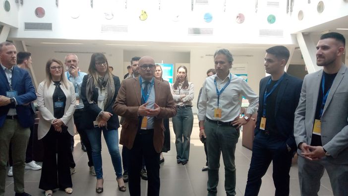 VIDEO e FOTO. La Camera di Commercio di Varese incontra gli studenti universitari: «Creiamo uno sportello per i giovani che decidono di rimanere sul nostro territorio» VIDEO e FOTO. La Camera di Commercio di Varese incontra gli studenti universitari: «Creiamo uno sportello per i giovani che decidono di rimanere sul nostro territorio»