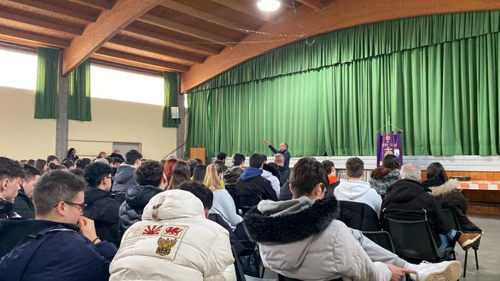 Don Claudio Burgio ospite a Laveno