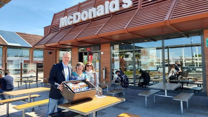 A Tradate McDonald’s e Fondazione Ronald McDonald donano 25 pasti caldi a settimana A Tradate McDonald’s e Fondazione Ronald McDonald donano 25 pasti caldi a settimana