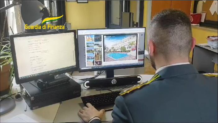 Lasciava a piedi i vacanzieri, amministratore di tour operator online arrestato per bancarotta Lasciava a piedi i vacanzieri, amministratore di tour operator online arrestato per bancarotta