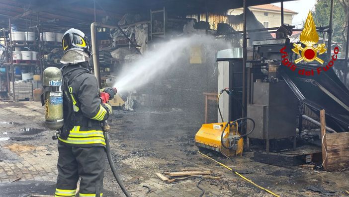 L'intervento dei vigili del fuoco a Samarate L'intervento dei vigili del fuoco a Samarate