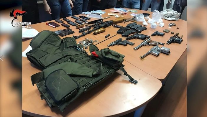 Blitz dei carabinieri di Milano contro narcos e spaccio: 37 arresti. Indagini anche in provincia di Varese