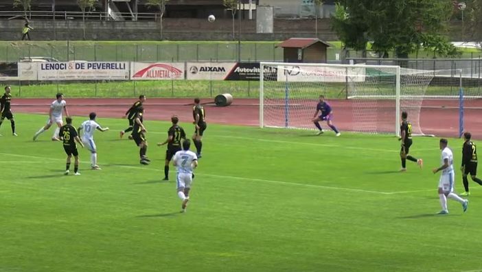 La beffarda traiettoria di Busto che si infila nell'angolo lontano per l'1-0 della Nuova Sondrio