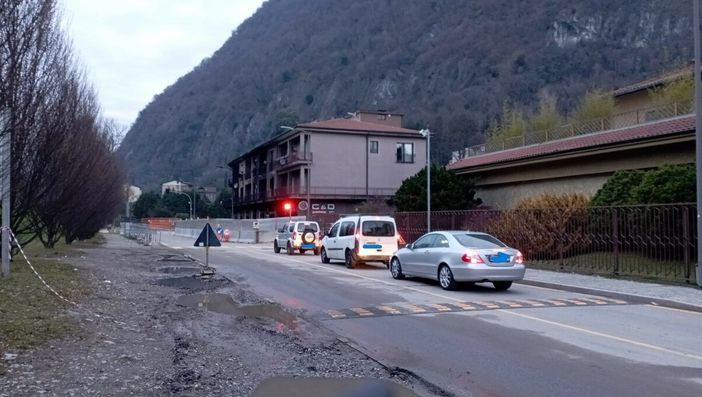 Riaperto il traffico su via XXV Aprile Sp32 a Laveno