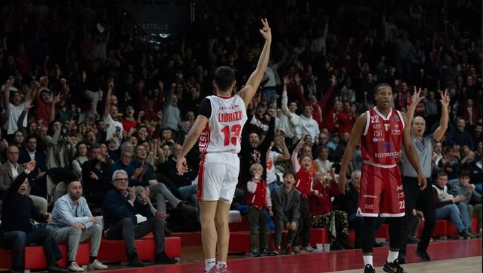 Matteo Librizzi esulta con la Itelyum Arena (foto Fabio Averna)
