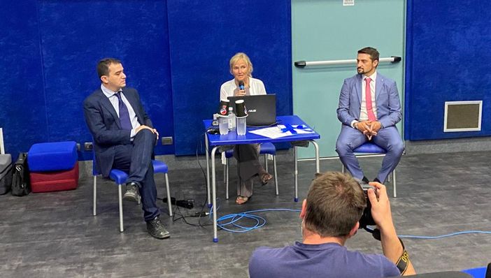 VIDEO. Dieci borse di studio per gli studenti dello Stein con Camera Condominiale Varese. «Portiamo i ragazzi nel mondo del lavoro»