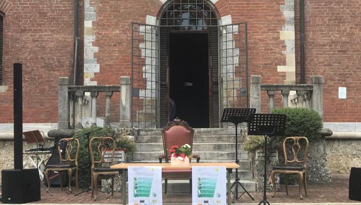 Luglio col libro che ti voglio: Villa Montevecchio sotto le stelle con un mese ricco di letture