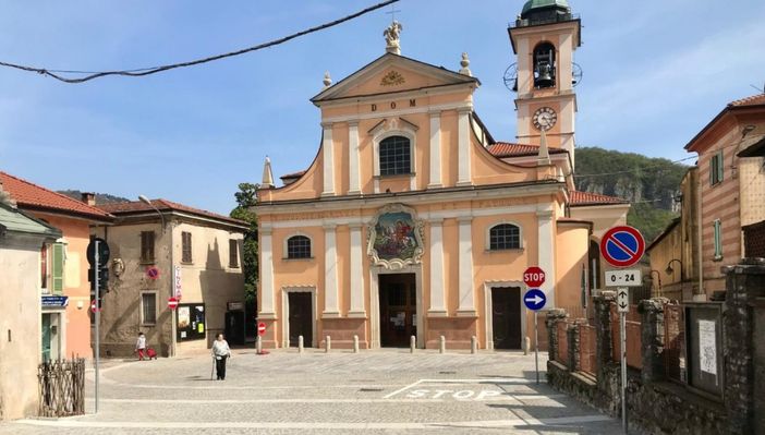 Piazza della Chiesa, a Bisuschio, dove l'8marzo si terrà la festa di carnevale