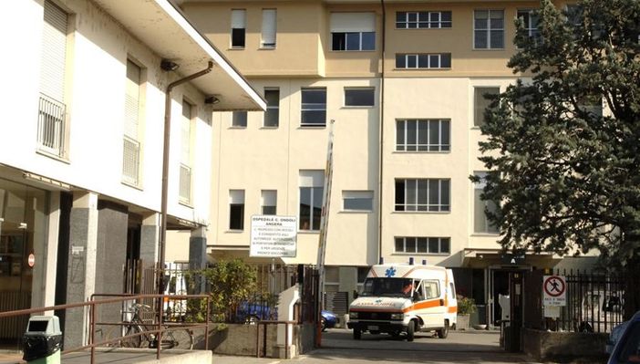 Il pronto soccorso dell'ospedale di Angera dove l'anziano è stato trasportato