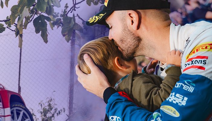 Una magnifica immagine in versione papà  postata da Andrea Crugnola