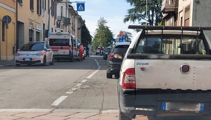 Scontro tra un'auto e una moto a Castellanza, ferito un 19enne