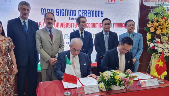 L’Università dell’Insubria firma in Vietnam un importante accordo di collaborazione internazionale sotto l’egida di Regione Lombardia L’Università dell’Insubria firma in Vietnam un importante accordo di collaborazione internazionale sotto l’egida di Regione Lombardia