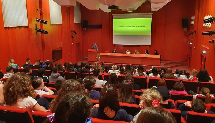 5mila chili di cibo donati ai bisognosi. La lezione di generosità degli alunni di Busto