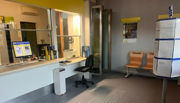 Gli spazio rinnovati dell'ufficio postale di Cremenaga