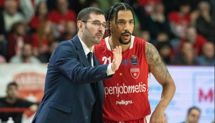 Coach Bialaszewski a colloquio con Olivier Hanlan (foto Fabio Averna)