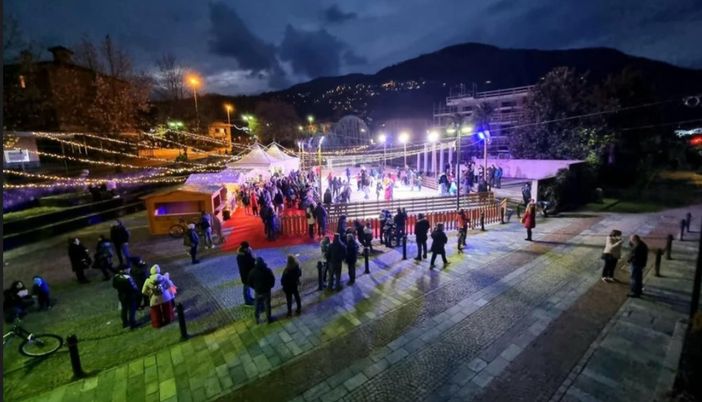 La pista da pattinaggio a Lavena Ponte Tresa (foto d'archivio) La pista da pattinaggio a Lavena Ponte Tresa (foto d'archivio)