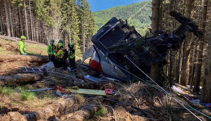 AUDIO Mottarone, la telefonata dell'operatrice del 118 che avverte i carabinieri: «E' precipitata la cabina della funivia»