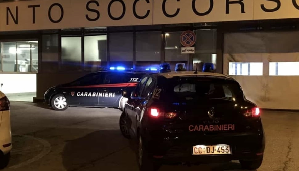 Bivaccano nella sala d'attesa del pronto soccorso tra escrementi e bottiglie di alcolici: tre persone denunciate