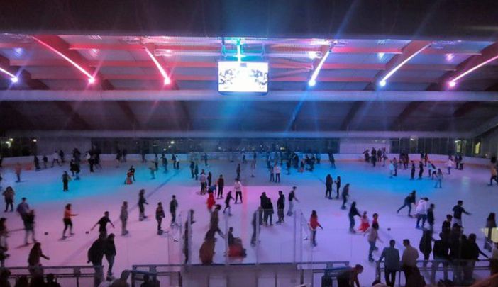 Streghe, scheletri e fantasmi in festa sul ghiaccio: alla Acinque Ice Arena arriva Halloween On Ice