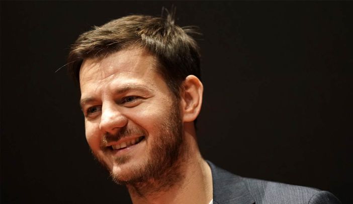 Alessandro Cattelan torna in scena con “Benvenuto nell’AI!”: il nuovo tour parte da Varese Alessandro Cattelan torna in scena con “Benvenuto nell’AI!”: il nuovo tour parte da Varese