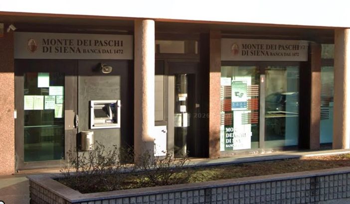 La filiale della Monte Paschi di via Lanino a Saronno (foto Google Street View)