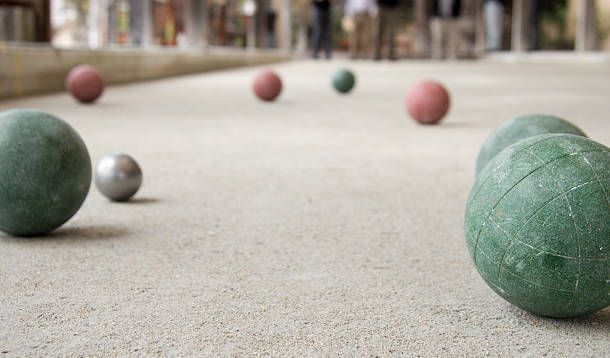Gallarate, riaprono i campi di via del Popolo: un pomeriggio tra bocce e aggregazione Gallarate, riaprono i campi di via del Popolo: un pomeriggio tra bocce e aggregazione