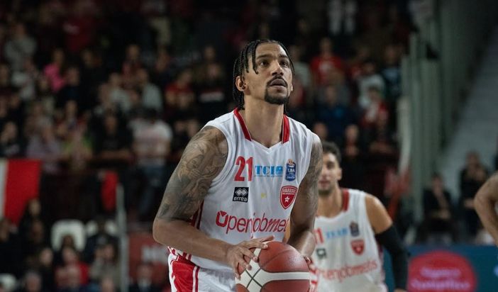 Olivier Hanlan, a segno con i liberi che hanno sancito la vittoria della Openjobmetis (foto Fabio Averna) Olivier Hanlan, a segno con i liberi che hanno sancito la vittoria della Openjobmetis (foto Fabio Averna)