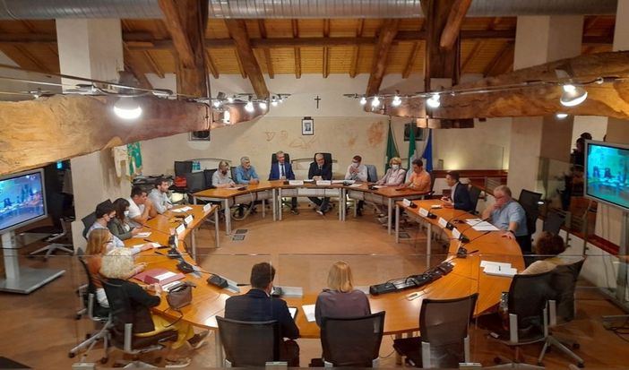 L'aula consiliare di Villa Oliva L'aula consiliare di Villa Oliva