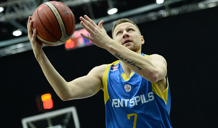 Ingus Jakovičs in azione (foto pallacanestrovarese.it)