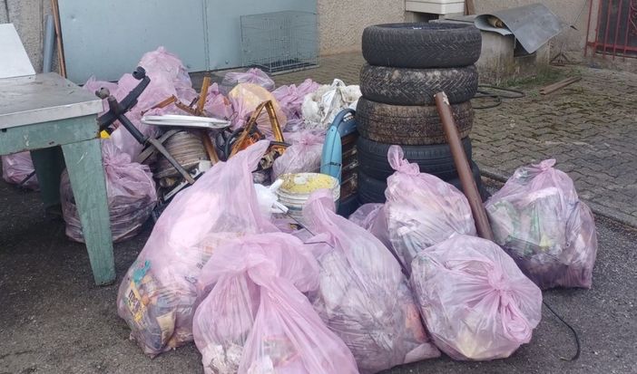Parte dei rifiuti raccolti alla Giornata Ecologica dello scorso anno (foto Comune di Besano)