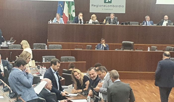 VIDEO Scontro in Regione sull’ospedale di Gallarate. Astuti: «Emergenza». Monti: «Strumentalizzazione»