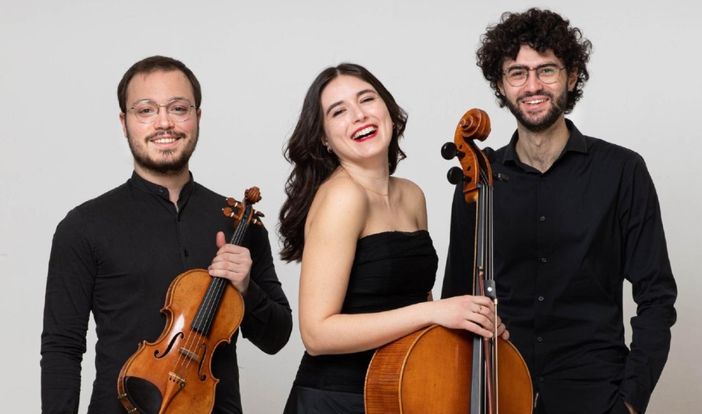 Il Trio Sheliak si esibirà ad Angera domenica 10 agosto Il Trio Sheliak si esibirà ad Angera domenica 10 agosto
