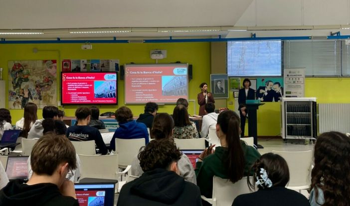 Incontro con le funzionarie di Banca d'Italia per i ragazzi dell'ISIS Valceresio Incontro con le funzionarie di Banca d'Italia per i ragazzi dell'ISIS Valceresio