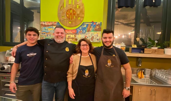 Una famiglia, il Golden Egg di Varese: Fulvio Solari al centro, insieme alla moglie Barbara e ai figli Federico, a destra, e Lorenzo, a sinistra Una famiglia, il Golden Egg di Varese: Fulvio Solari al centro, insieme alla moglie Barbara e ai figli Federico, a destra, e Lorenzo, a sinistra