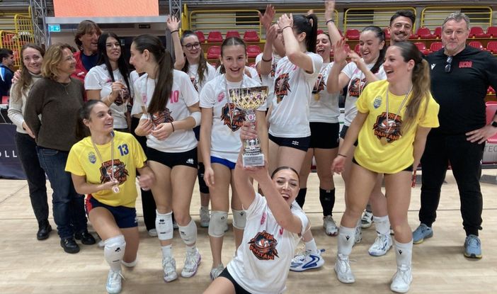 La festa del liceo Pantani per la vittoria nella prima Experience Volley School Cup La festa del liceo Pantani per la vittoria nella prima Experience Volley School Cup