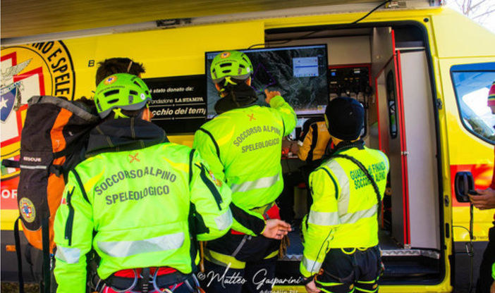 Cercatore di funghi di Cairate scivola e si frattura una gamba in Valle Vigezzo