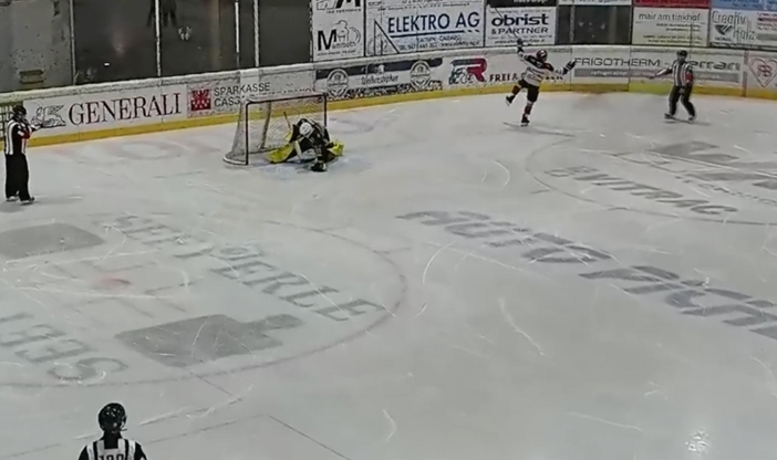 Jonas Oberrauch segna il 6-1 su rigore