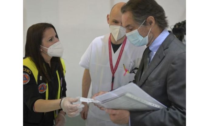 Vaccinato il presidente Fontana. Per lui prima dose di AstraZeneca Vaccinato il presidente Fontana. Per lui prima dose di AstraZeneca