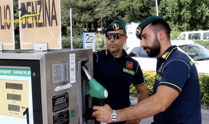 Benzina alle stelle, la Guardia di Finanza aumenta i controlli sui prezzi Benzina alle stelle, la Guardia di Finanza aumenta i controlli sui prezzi