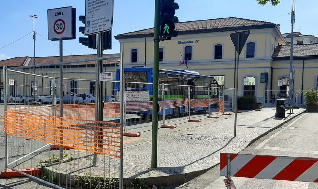 Varese, lavori alle stazioni: cambiano le fermate dei bus in piazzale Trieste