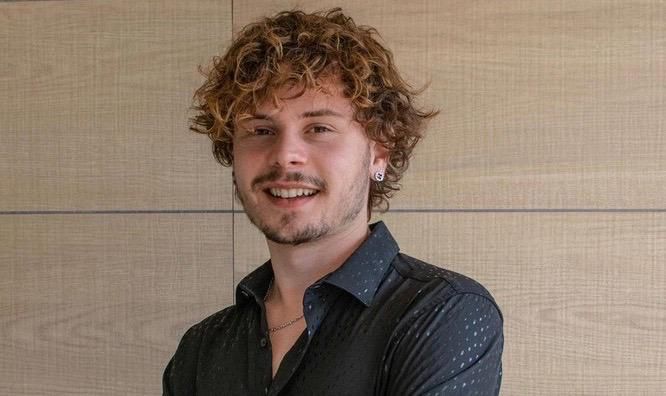 Federico Ferraro, l’hair stylist di Besano che pettinerà le miss di tutta Europa