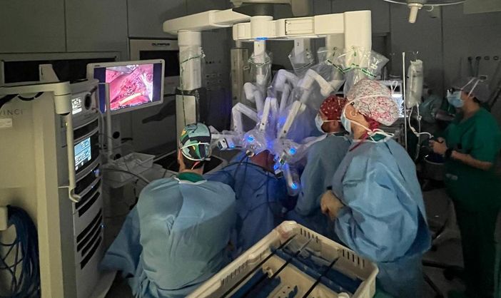 La sanità varesina sempre più futuristica. Al Circolo primo intervento di chirurgia epato biliare con il robot