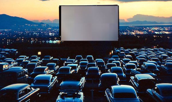 MOVIEMENT VILLAGE. «Non potete venire al cinema? Vi portiamo il grande schermo all'aperto per tutta l'estate»