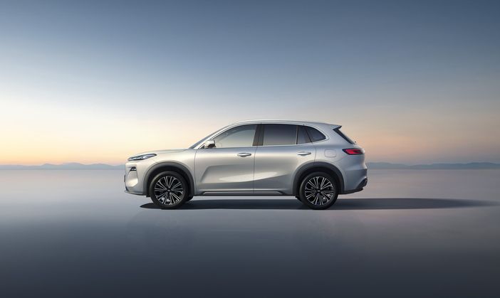 La nuova Geely Starray EM-i: un SUV dinamico che garantisce percorrenze record e un comfort di bordo premium
