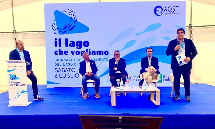 L'assessore regionale a Clima e Ambiente Giorgio Maione a Gavirate nel giorno in cui sono stati presentati gli ultimi dati sul lago di Varese. Accanto a lui il vice presidente del consiglio regionale Giacomo Cosentino, il presidente della Provincia Marco Magrini e il sindaco di Gavirate Massimo Parola L'assessore regionale a Clima e Ambiente Giorgio Maione a Gavirate nel giorno in cui sono stati presentati gli ultimi dati sul lago di Varese. Accanto a lui il vice presidente del consiglio regionale Giacomo Cosentino, il presidente della Provincia Marco Magrini e il sindaco di Gavirate Massimo Parola