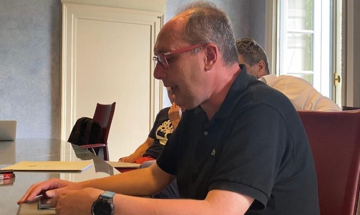 Il presidente del Varese Amirante ieri davanti al sindaco Galimberti