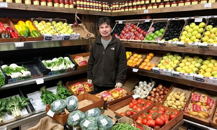 Francesco Benso, che con il fratello Antonio gestisce il fruttivendolo in via Sempione